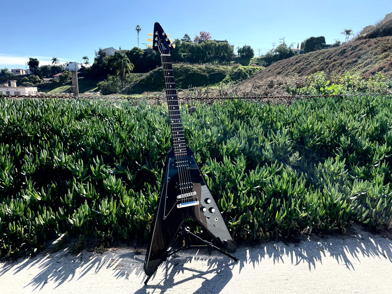 Gibson Flying V ’67 Reissue BLACK ON BLACK SOLD
